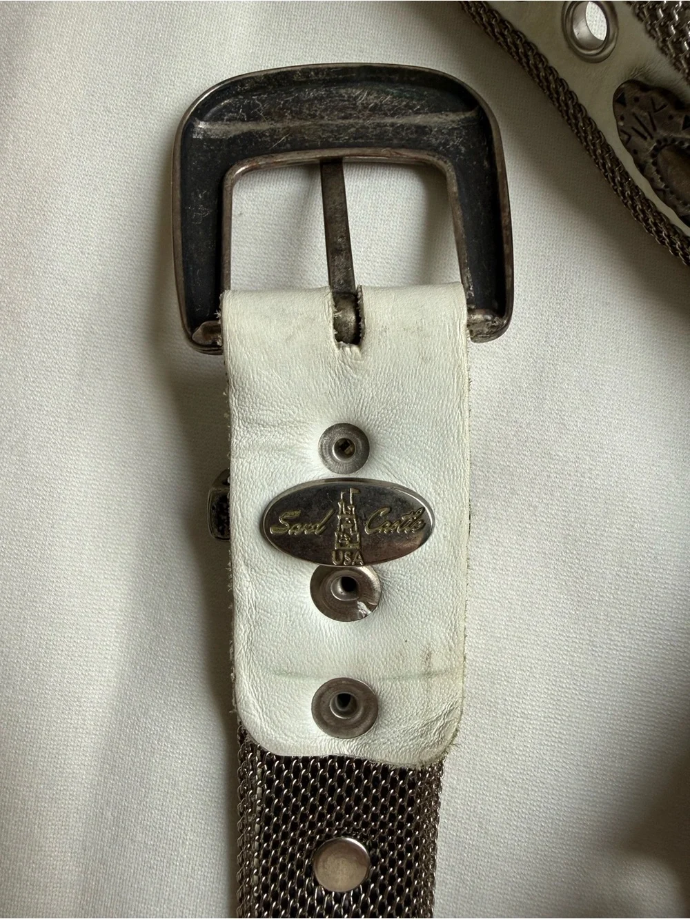 VTG Women's Sand Castle White Leather-Trim Belt with Decorative Silver Buckle